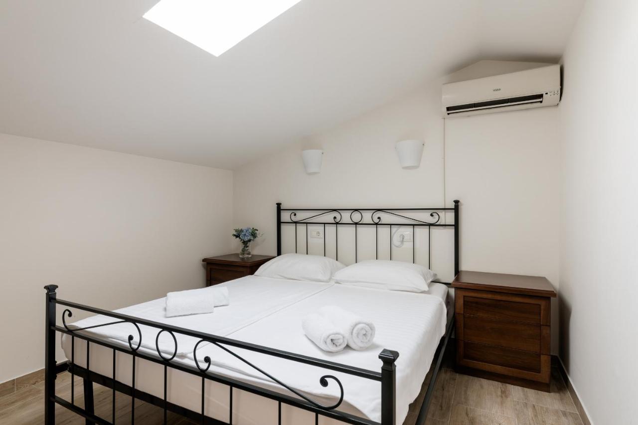 Miracolo Di Mare Retro Bed & Breakfast ไพราน ภายนอก รูปภาพ