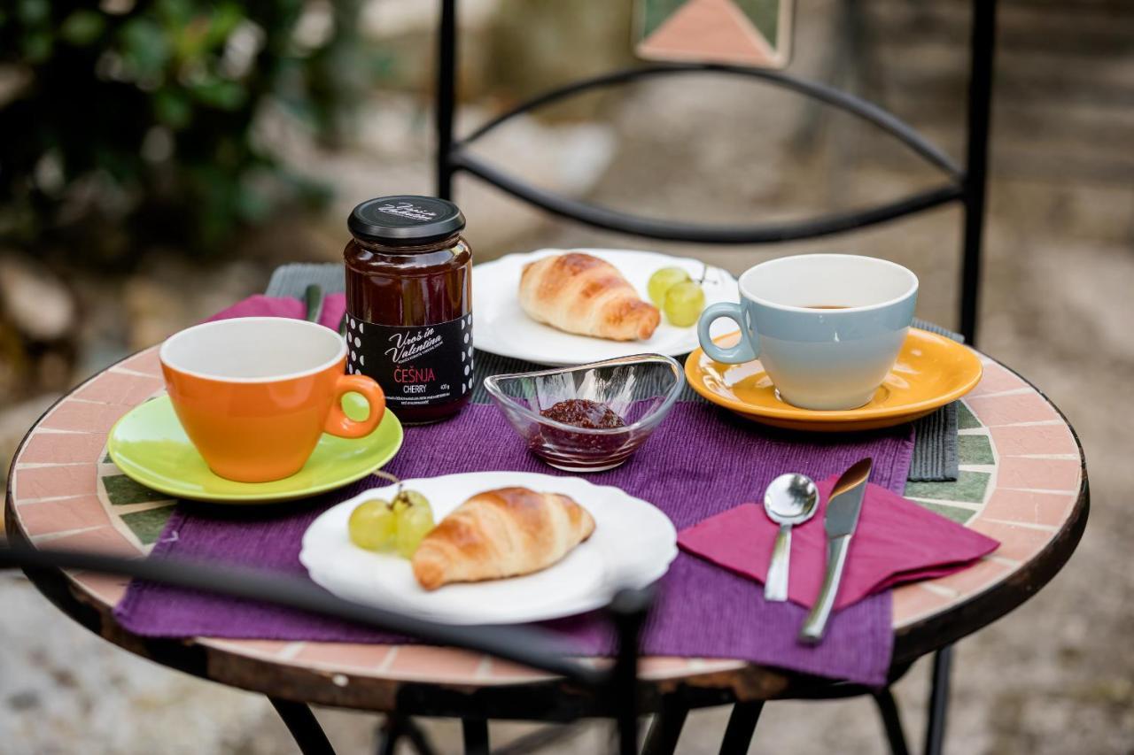 Miracolo Di Mare Retro Bed & Breakfast ไพราน ภายนอก รูปภาพ