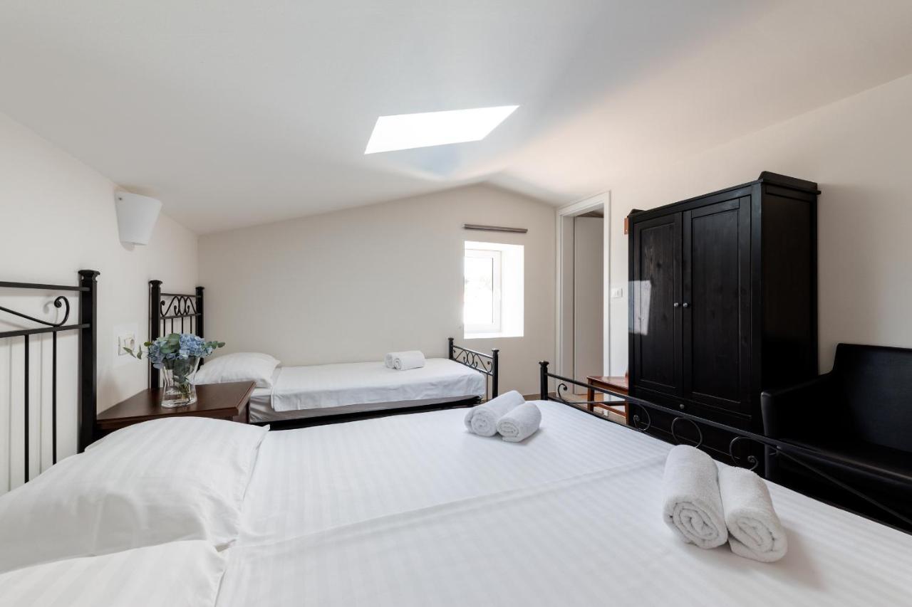 Miracolo Di Mare Retro Bed & Breakfast ไพราน ภายนอก รูปภาพ