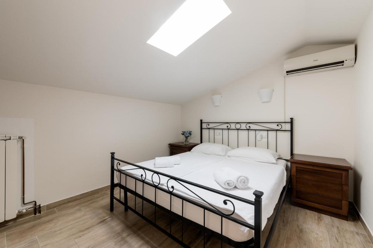 Miracolo Di Mare Retro Bed & Breakfast ไพราน ภายนอก รูปภาพ